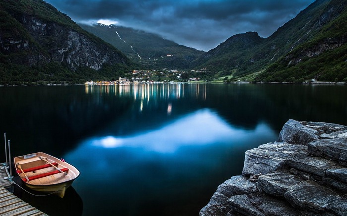 Boat In Dock-Scenery HD Wallpaper Views:11110 Date:2014/10/10 7:31:15