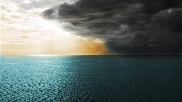 Dark Clouds Over Sea-Scenery HD Wallpapers Views:12229 Date:2014/10/27 8:47:47