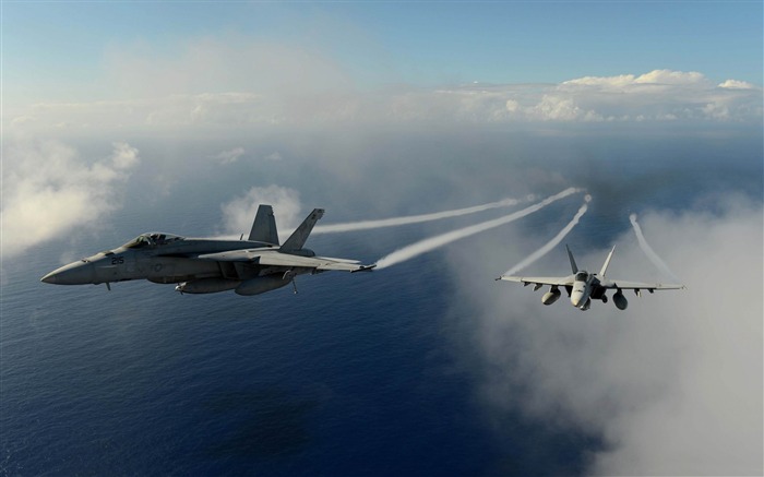 aircrafts flying over pacific ocean-military HD Wallpaper Views:12685 Date:2014/11/18 7:01:33