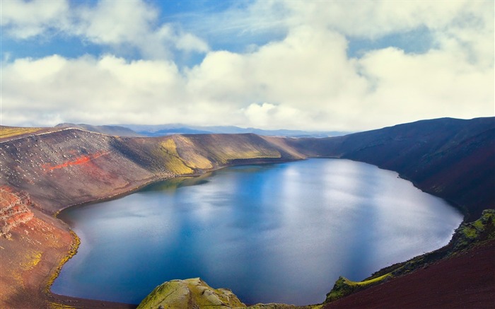 crater lake-HD Desktop Wallpaper Views:8619 Date:2014/11/2 2:21:38