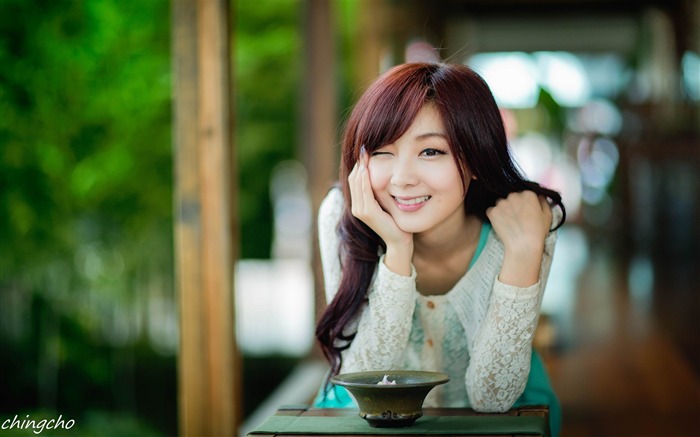 happy girl-Photo HD Wallpaper Views:12905 Date:2014/11/10 7:37:30