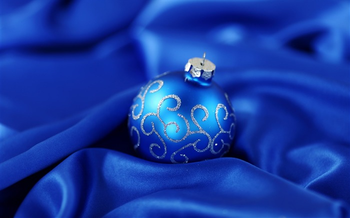 Blue Christmas Balls-Holidays Hd Wallpaper Views:9826 Date:2014/12/9 9:27:32