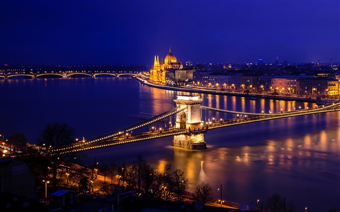 Budapest Chain Bridge prise Cheney-Windows 10 HD Fond d'écran Vues:31034