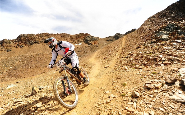 Extreme mountain biking Sports HD Wallpaper 09 Views:8527 Date:2014/12/13 8:59:46