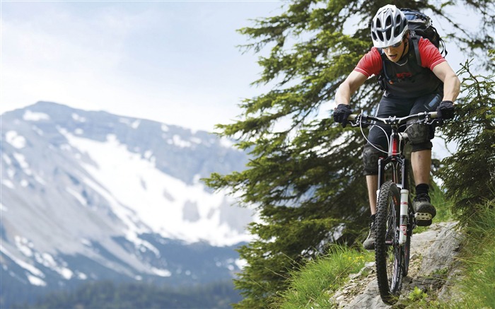 Extreme mountain biking Sports HD Wallpaper 15 Views:8522 Date:2014/12/13 9:01:51