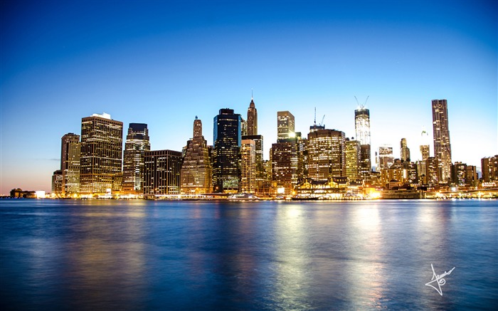 Manhattan Night Building-Cities desktop wallpaper Views:10149 Date:2014/12/11 8:01:34