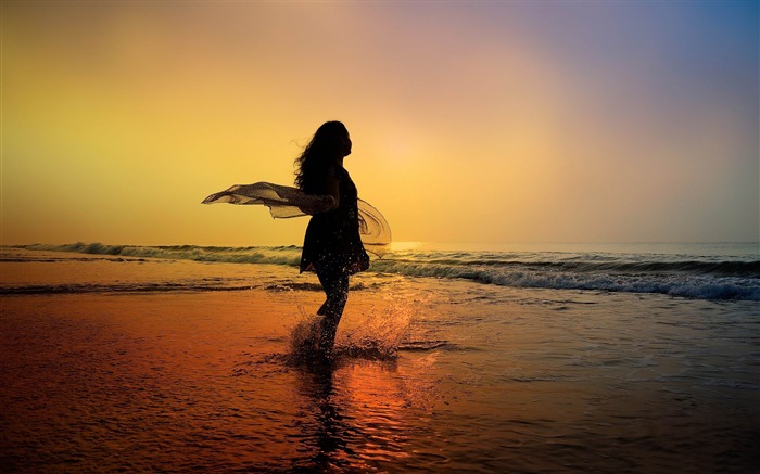 sunset beach girl-2014 High quality HD Wallpaper Views:12194 Date:2014/12/31 7:17:15