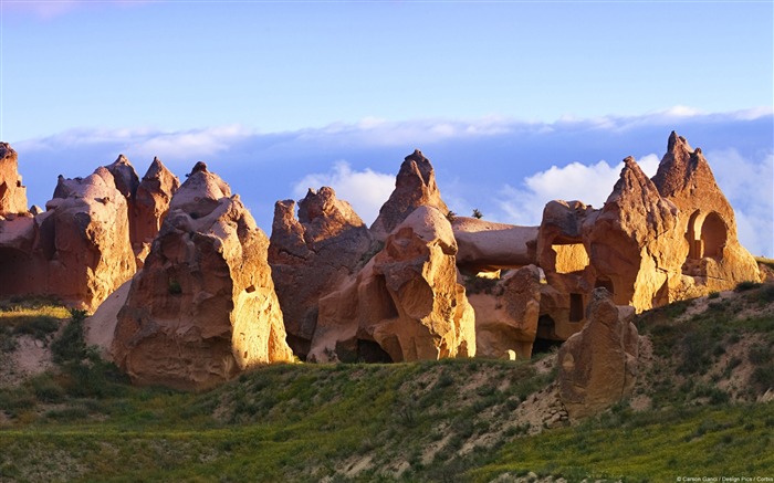 Fairy Chimney Rocks-Windows 10 HD Wallpaper Views:8623 Date:2015/3/5 8:24:10