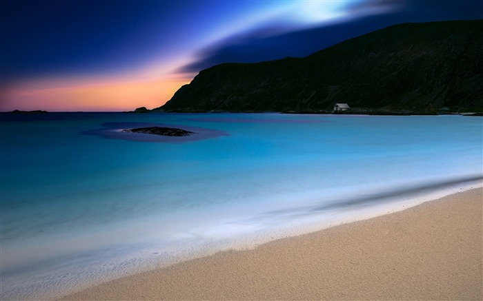 turquoise night-Photo HD Wallpaper Views:8989 Date:2015/3/4 6:29:53