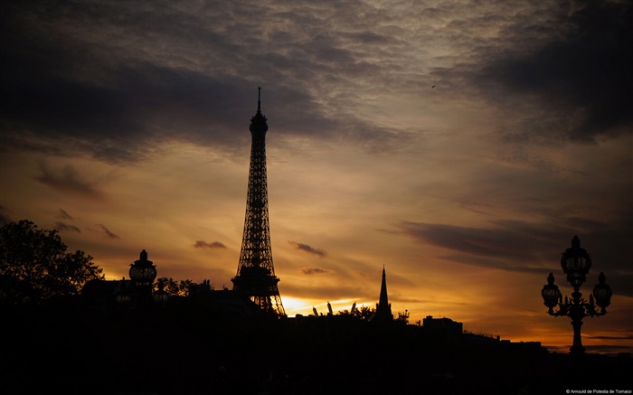 Tour Eiffel Silhouette-Windows 10 Fond d'écran Vues:10936