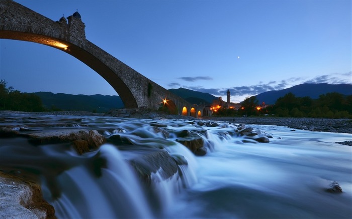 Papéis de parede de mesa ponte del diavolo night-HD Visualizações:7113