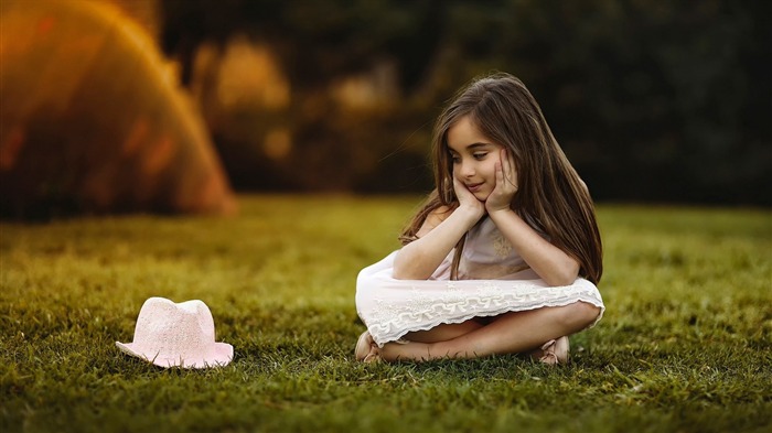 enfants qui regardent chapeau fille-photo fond d'écran Vues:7632