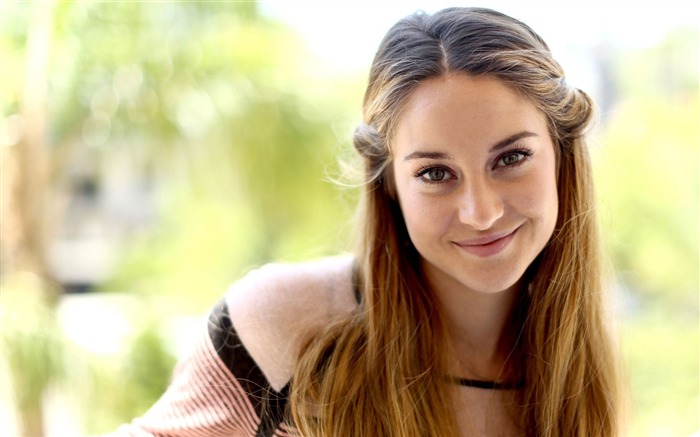 Shailene Woodley-Photo Desktop Wallpaper Views:8278 Date:2015/9/4 9:50:00