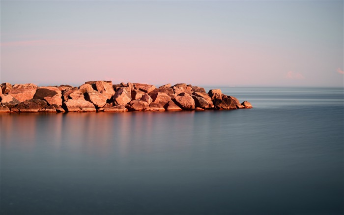 calm water rock-scenery HD Wallpaper Views:11182 Date:2015/9/22 7:41:44