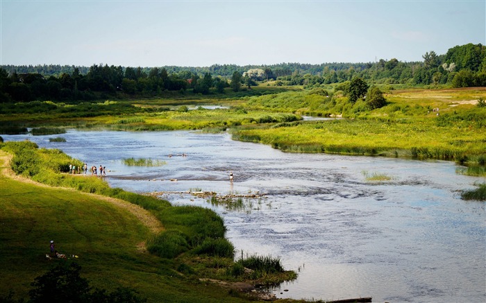 green nature river-scenery HD Wallpaper Views:9195 Date:2015/9/22 7:55:18