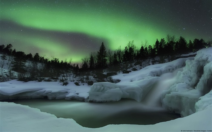 Cascada de Noruega y aurora-Windows 10 fondo de pantalla Vistas:19216