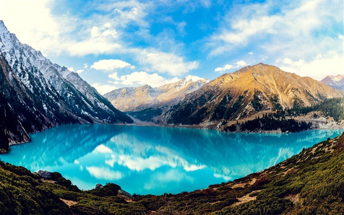 模糊云阿拉木图湖水-风景高清壁纸 浏览:8002