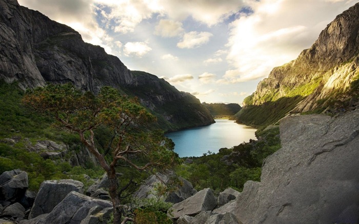 Lago entre montanhas rochosas - paisagem HD Wallpaper Visualizações:8055