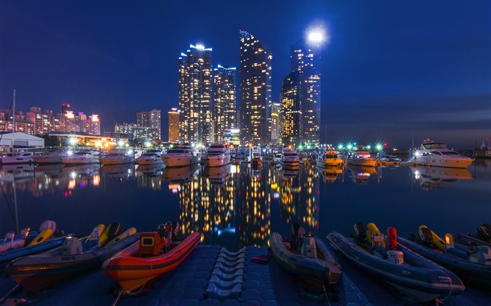 Buildings night sky boats-Cities HD Wallpaper Views:8009 Date:2015/11/9 7:31:08