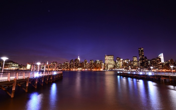 Night lights water-Cities HD Wallpaper Views:7974 Date:2015/11/9 7:13:52