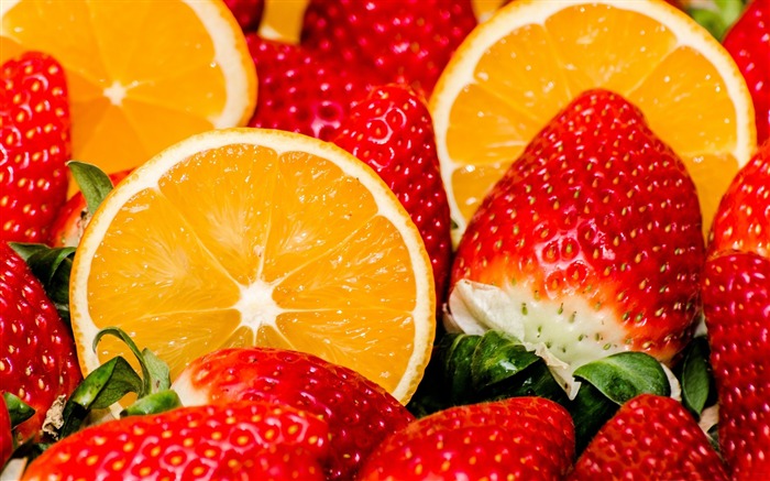 oranges and strawberries-HD desktop Wallpaper Views:11103 Date:2015/11/21 7:44:23