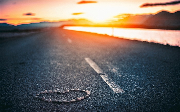 Road on stones heart-HD Desktop Wallpaper Visualizações:7309