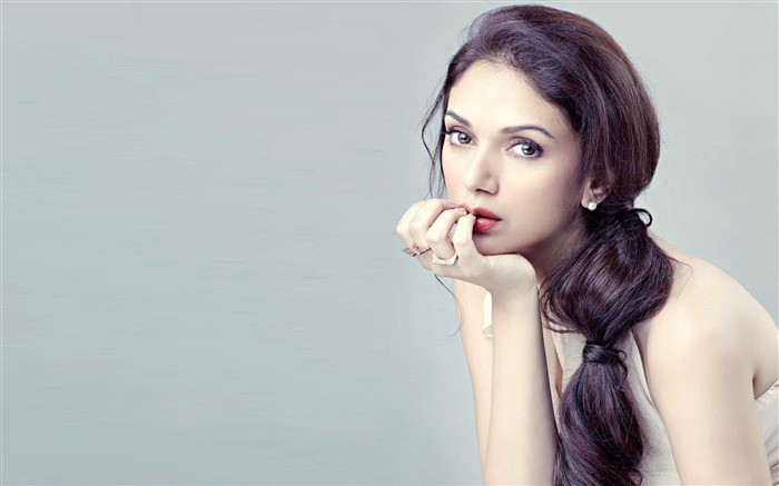 Aditi rao hydari-美女写真高清壁纸 浏览:7797