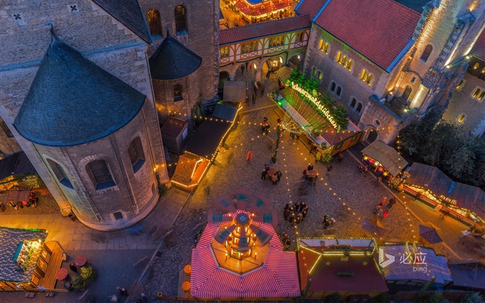 Christmas market atmosphere-Bing Desktop Wallpaper Views:9819 Date:2015/12/20 2:12:14