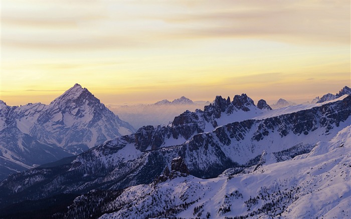 Italian Dolomites at sunrise-Windows 10 HD Wallpaper Views:13755 Date:2015/12/19 2:28:16