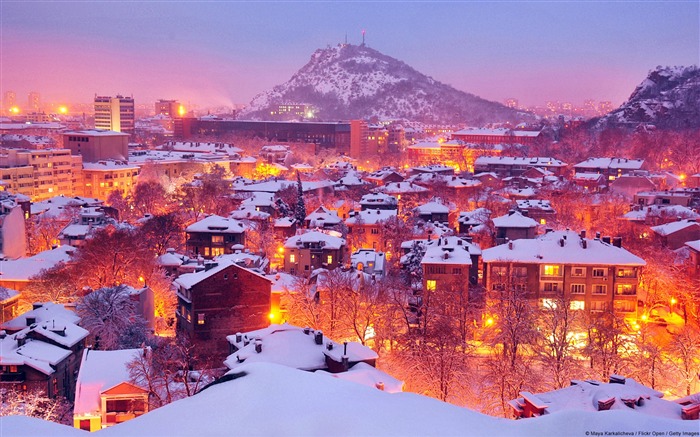 Light winter city Plovdiv-Windows 10 HD Wallpaper Views:16996 Date:2015/12/19 2:10:12