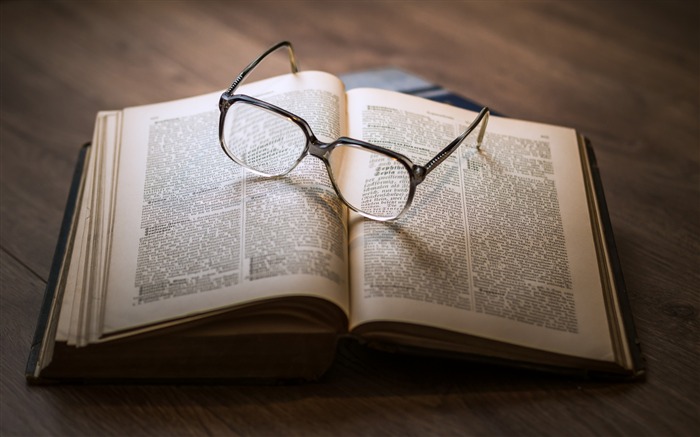 Reading book glasses-2015 High Quality Wallpaper Views:12053 Date:2015/12/14 6:33:38