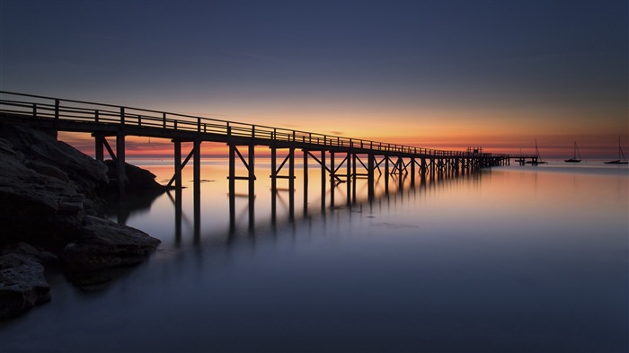 Beautiful ocean pier at sunset-Windows 10 HD Wallpaper Views:28110 Date:2016/1/12 20:46:38