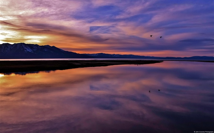 Lake Tahoe en Californie au crépuscule-Windows 10 Thème HD Fond d'écran Vues:10624