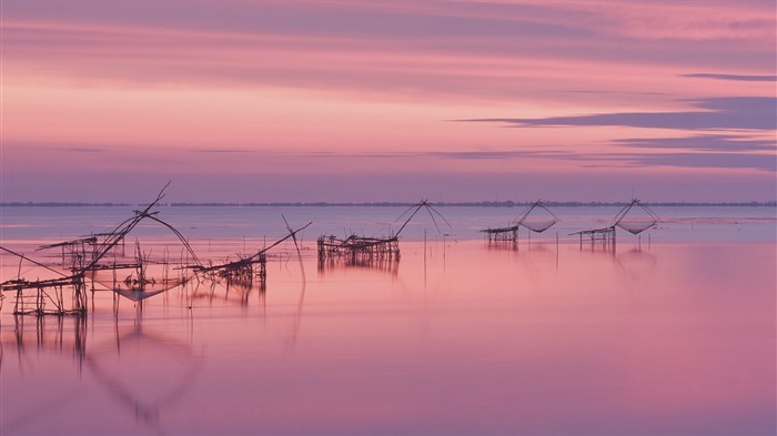 Rays lake fishing nets-Windows 10 HD Wallpaper Views:12402 Date:2016/1/12 20:56:02