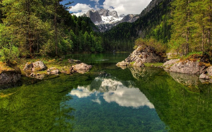 Nubes blancas detrás de los picos-Naturaleza Foto Fondo de escritorio HD Vistas:6980