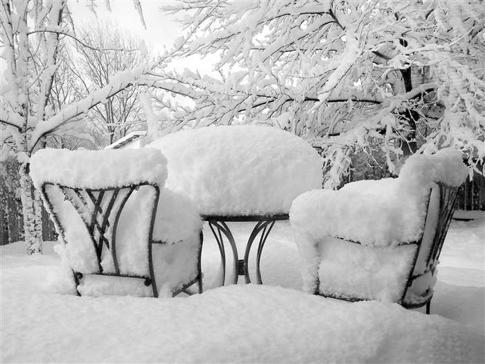 板凳雪地场景-冬季特写高清壁纸 浏览:6921