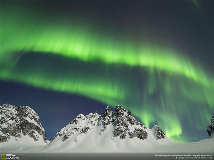 Aurora over moonlit mountain alaska-National Geographic Photo Wallpaper Views:9386 Date:2016/3/19 1:39:13