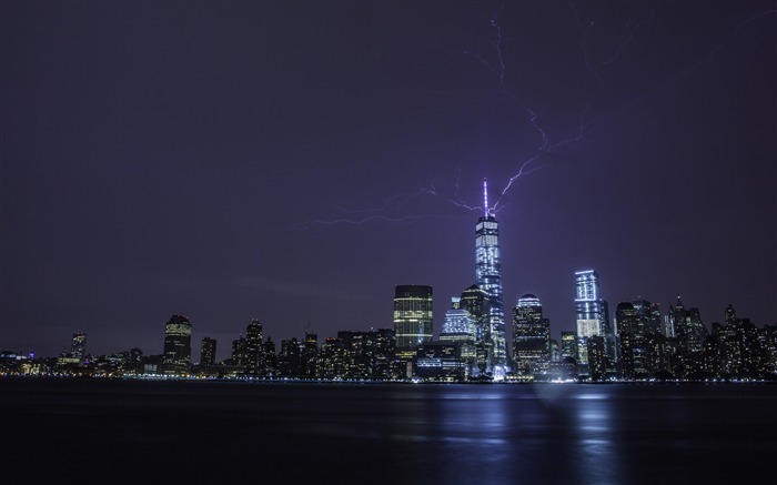 Lightning strikes world trade center-Cities HD Wallpaper Views:8835 Date:2016/3/1 7:48:18