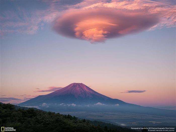 Red Fuji and Pink Lenticular Cloud-National Geographic Photo Wallpaper Views:10713 Date:2016/3/19 1:54:26