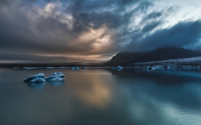 Icebergs calmos - HDR Photo HD Wallpaper Visualizações:7947