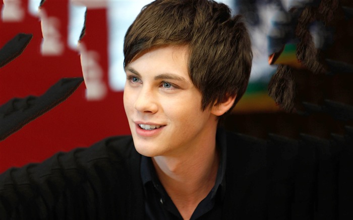 Logan Lerman-men actor photo HD wallpaper Visualizações:10445