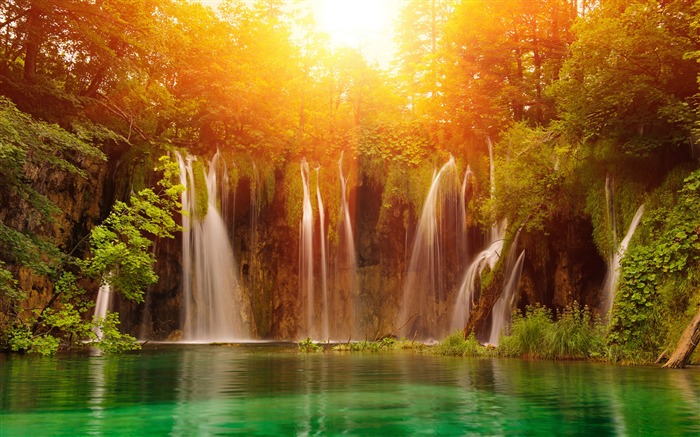 Sunshine forest waterfall-Nature Scenery HD Wallpaper Views:22462 Date:2016/5/28 9:51:54