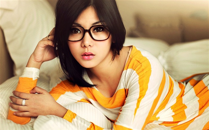 Asian brunette glasses face-Beauty Photo HD Wallpaper Views:8422 Date:2016/6/27 7:15:07