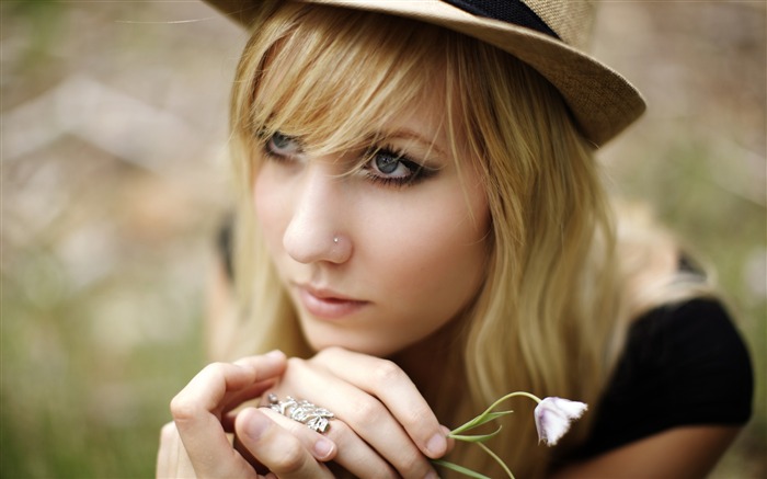 Blonde hair gray eyes-Beauty Photo HD Wallpaper Views:9012 Date:2016/6/27 7:19:04