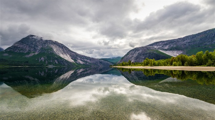 Norvège Lovatnet Lake en Sørfold-2016 Bing Fond d'écran Vues:8172