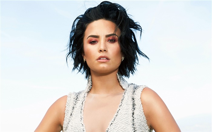 Demi Lovato latina magazine-Beauty Photo Wallpaper Views:7458 Date:2016/7/26 5:33:27