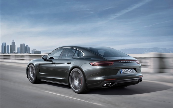 2017 Porsche Panamera Luxury Car HD Wallpaper 05 Visualizações:7602