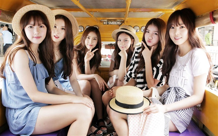 Korean girls singers GFriend Desktop Wallpaper Views:54570