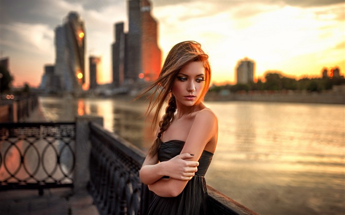 Bare shoulders black dress girl city fence sunset-photo HD wallpaper Views:11197 Date:2016/9/28 8:19:57