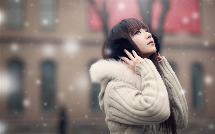 Girl asian jacket snow winter-Beauty Photo HD Wallpaper Views:8404 Date:2016/9/11 5:46:50